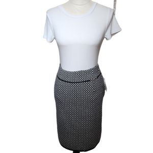 Lord & Taylor. Houndstooth, 100% wool skirt. Size PM